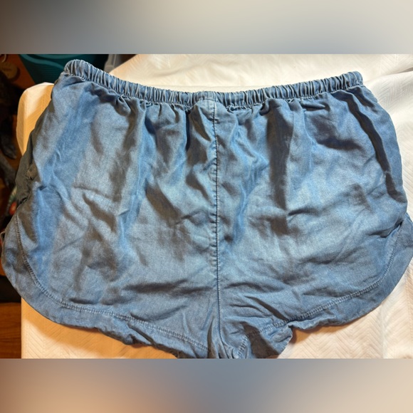 Casual Blue Chambray Shorts - Picture 2 of 2